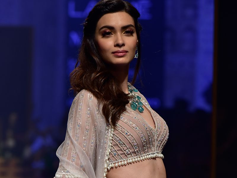Ridhi Mehra LFW AW'19 An Ode to Heirlooms- 22