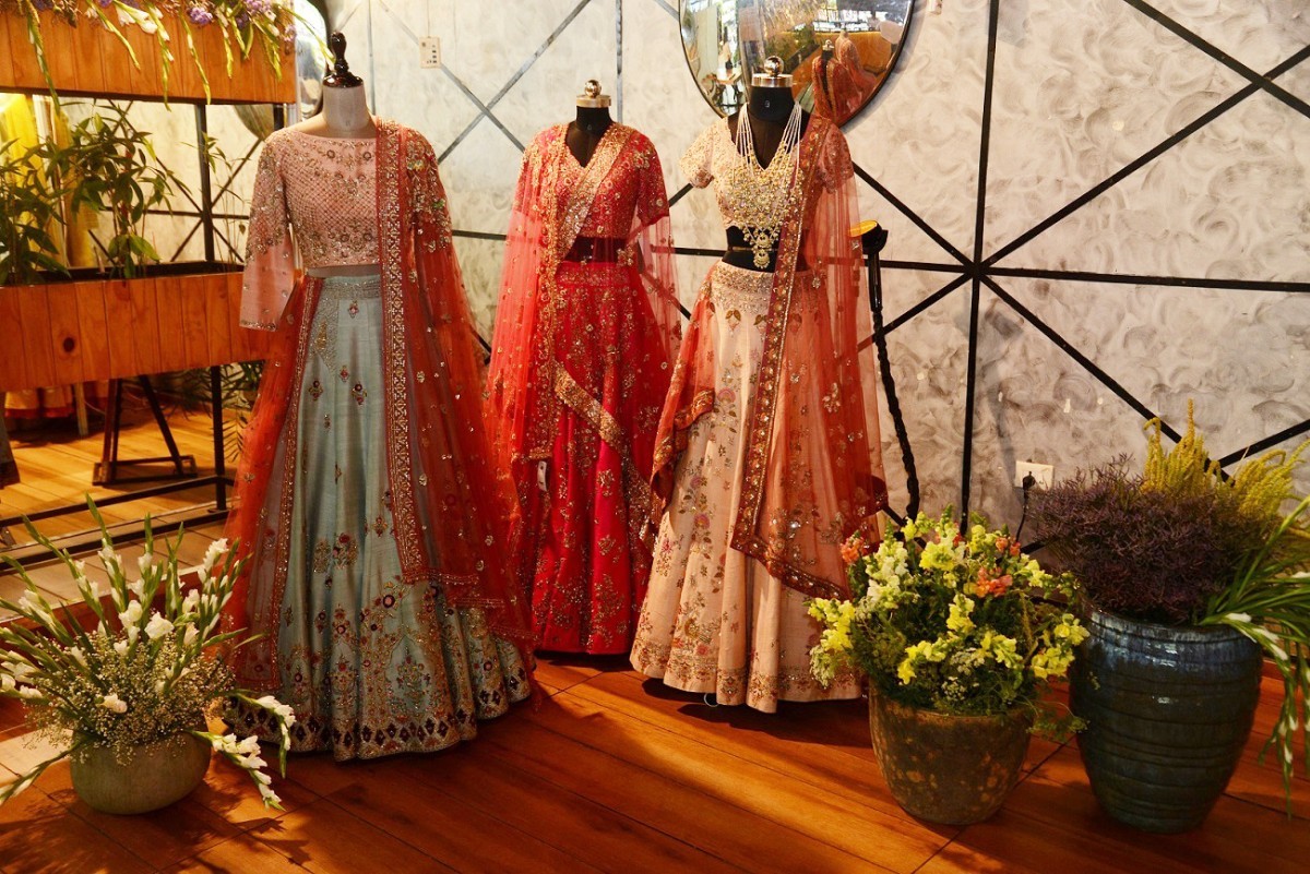 Anju_Modi_Spring_Summer_19_Collection_-_Anju_Modi_X_Tyaani_by_Karan_Johar_4_