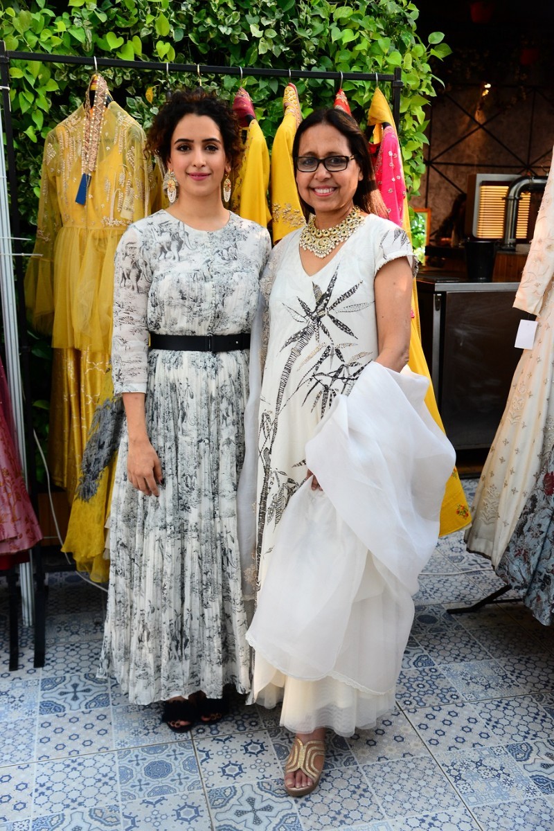 Anju_Modi_with_Sanya_Malhotra_at_the_Preview_of_Anju_Modi_X_Tyaani_by_Karan_Johar