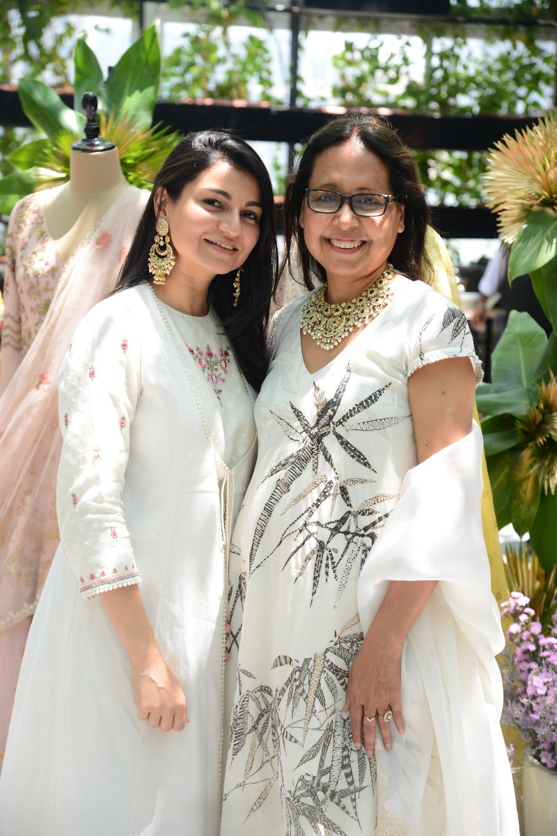 Famous_celebrity_Stylist-_Sanam_Ratansi_with_Anju_Modi_at_the_Preview_of_Anju_Modi_X_Tyaani_by_Karan_Johar