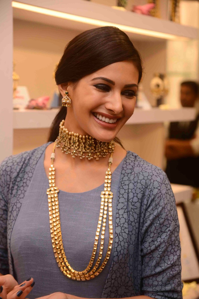 Amyra_Dastur