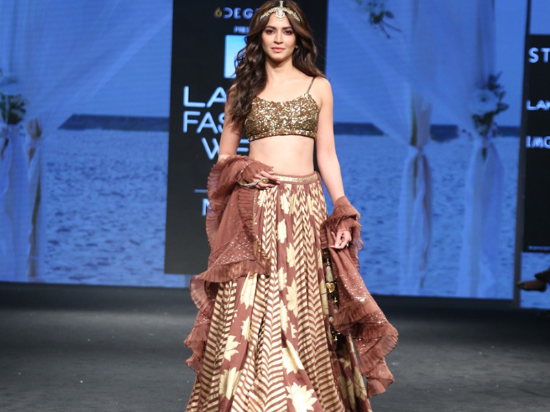 Sukriti & Aakriti LFW SS'19 Rustic Boutonniere- 1
