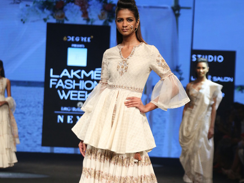 Sukriti & Aakriti LFW SS'19 Rustic Boutonniere- 9